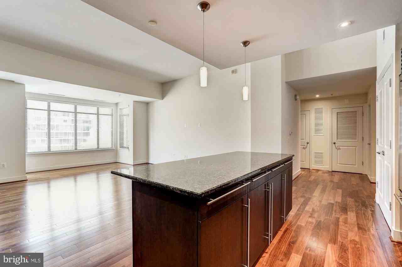 2425 L St Nw #736 - Photo 7 of 32