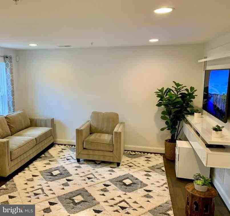 118 Vanguard Ln - Photo 3 of 21