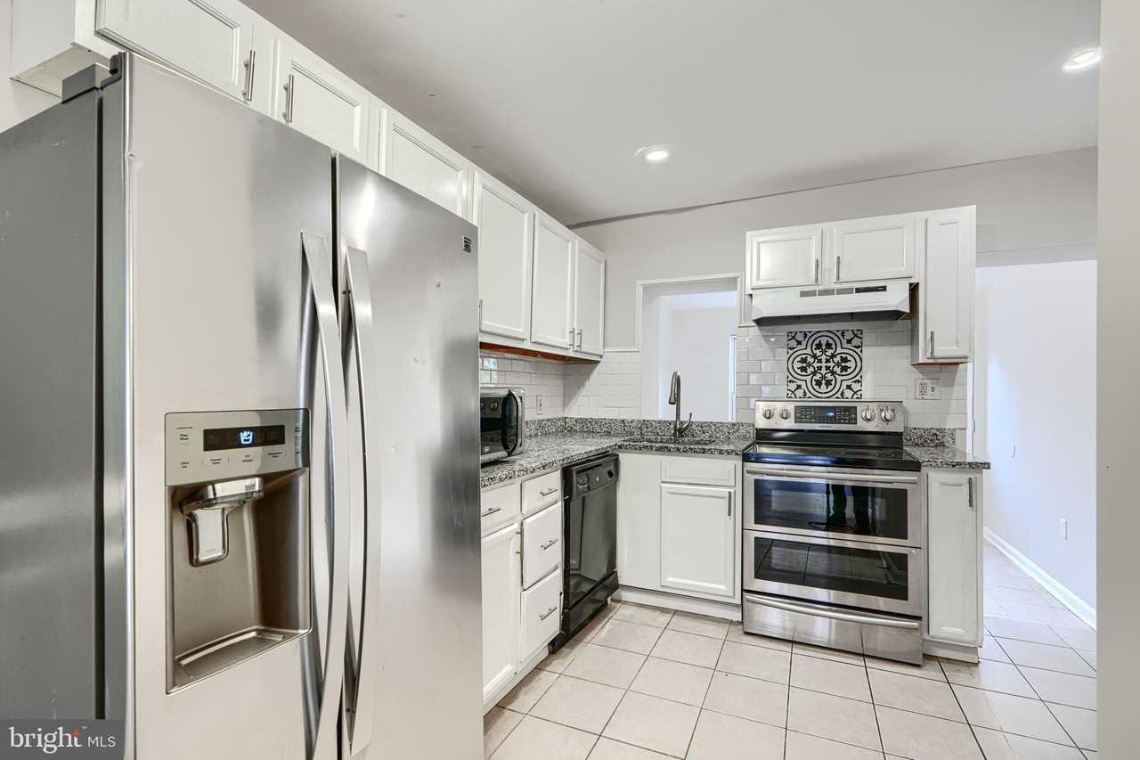 1127 Sargeant St - Photo 2 of 34