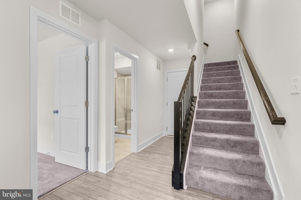 1826 Parham Way - Photo 4 of 37