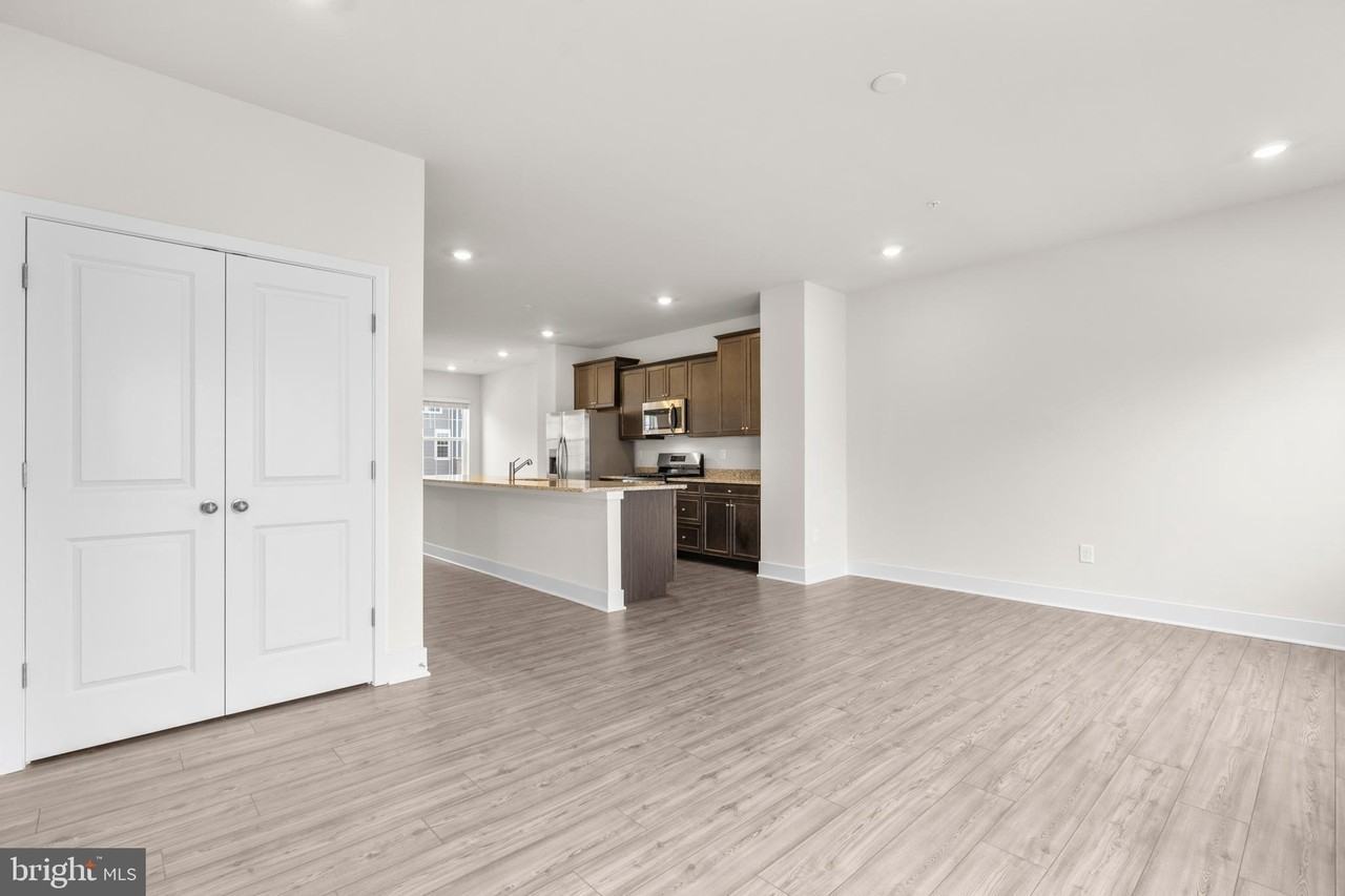 1826 Parham Way - Photo 6 of 37