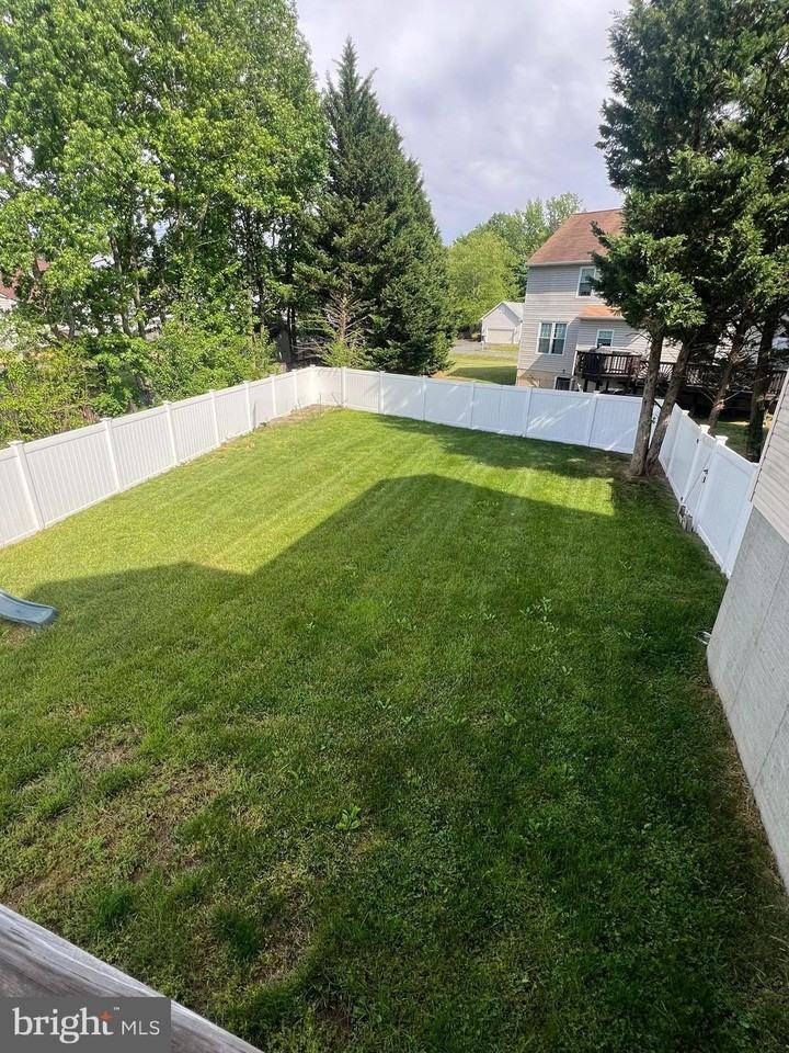 10886 Moore St - Photo 3 of 20