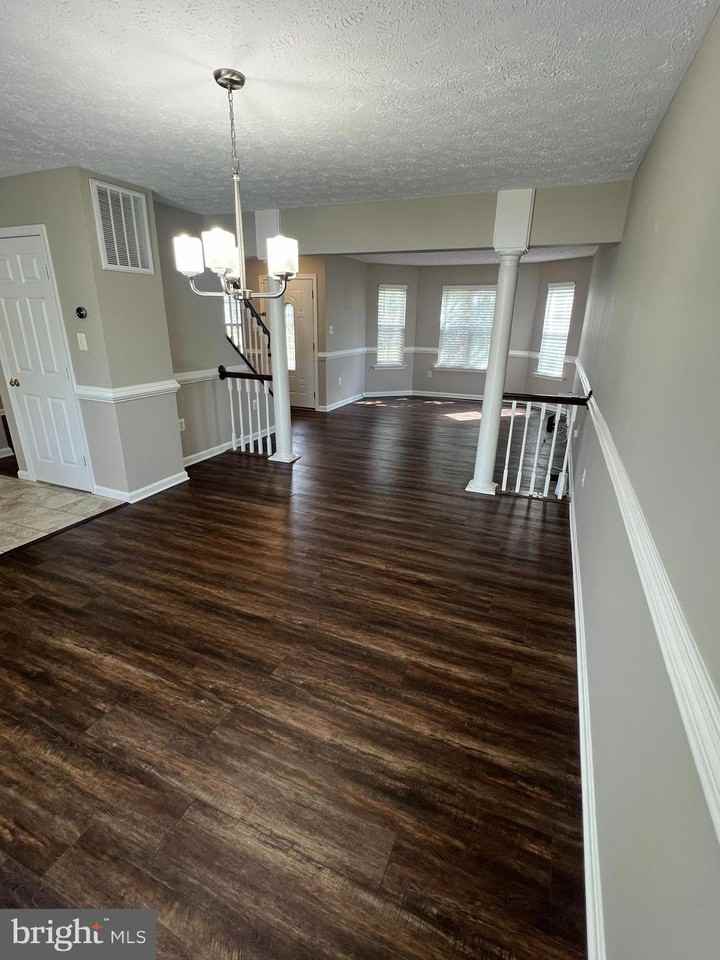 10886 Moore St - Photo 5 of 20