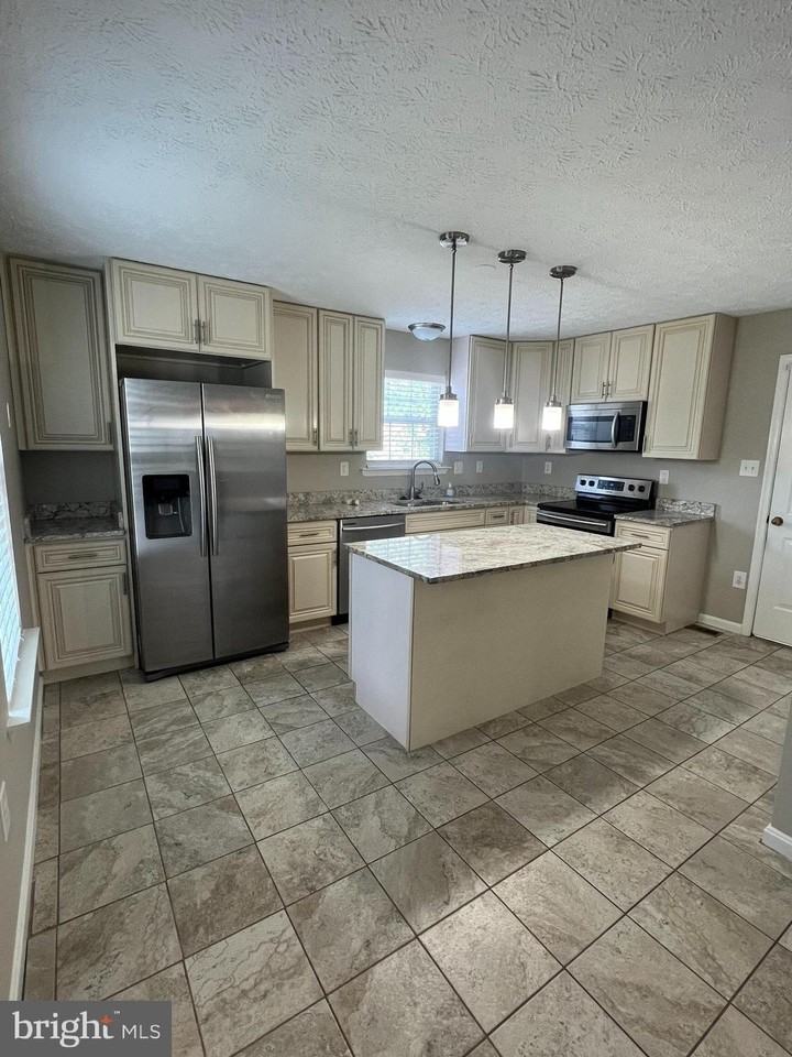 10886 Moore St - Photo 6 of 20