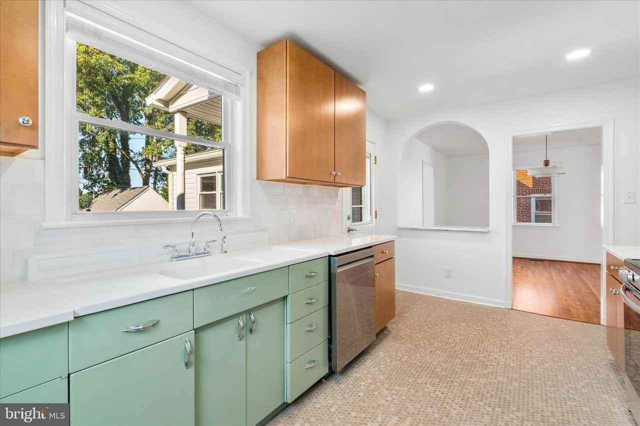 117 W 14th St - Photo 7 of 40