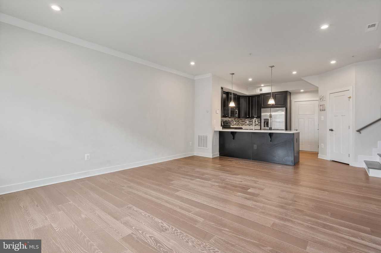 5936 Etterbeek St - Photo 5 of 31