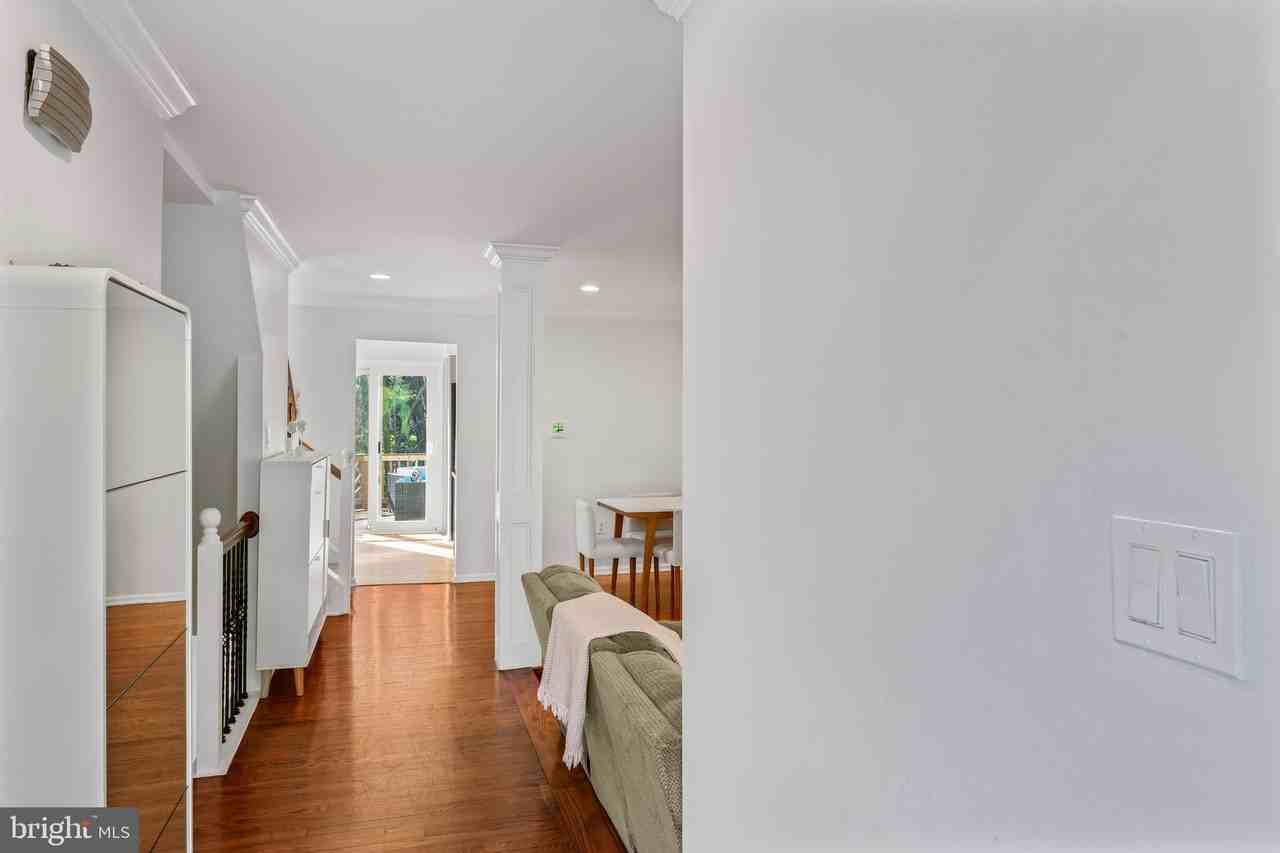 10267 Green Holly Ter - Photo 4 of 50
