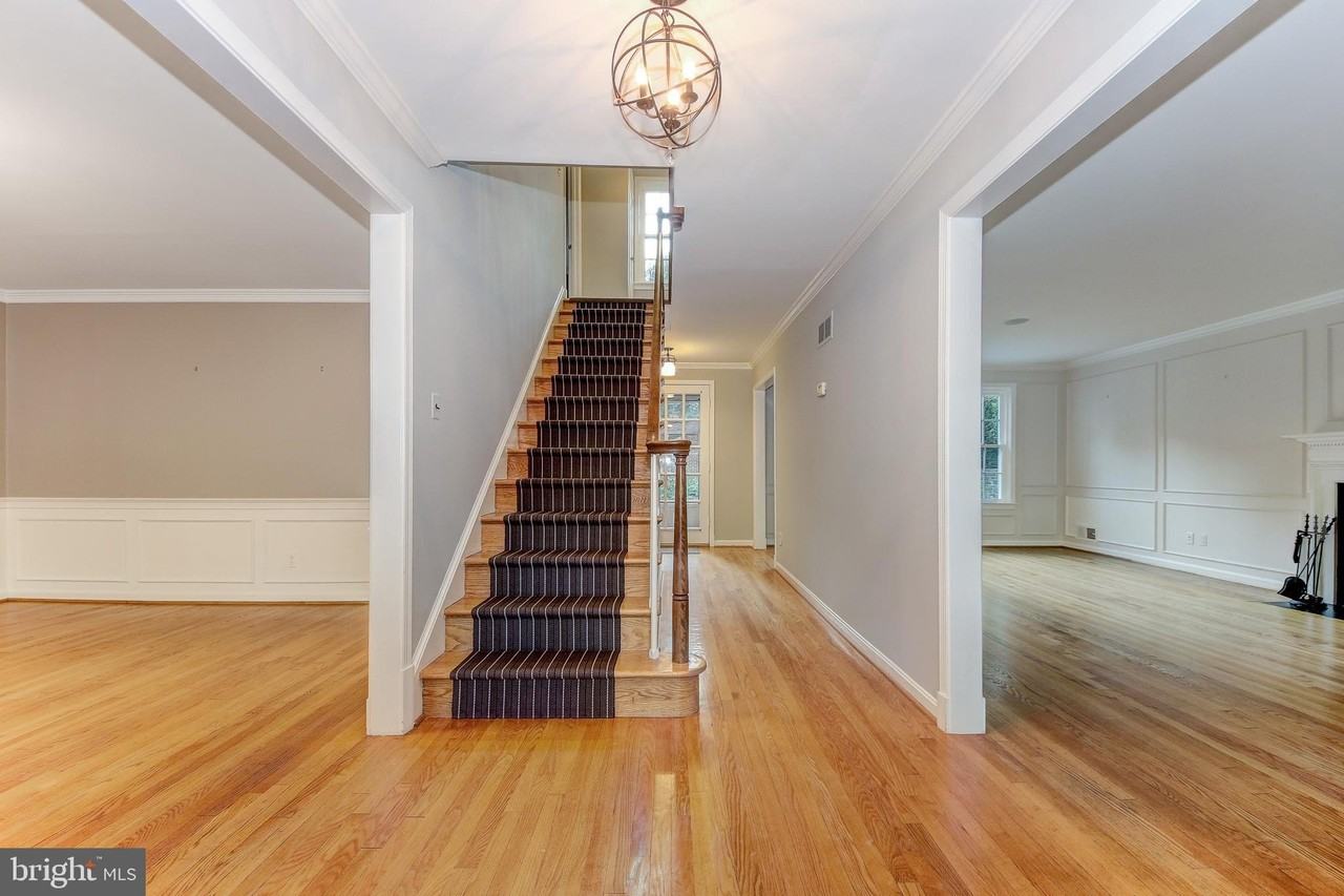 4509 Tournay Rd - Photo 6 of 24