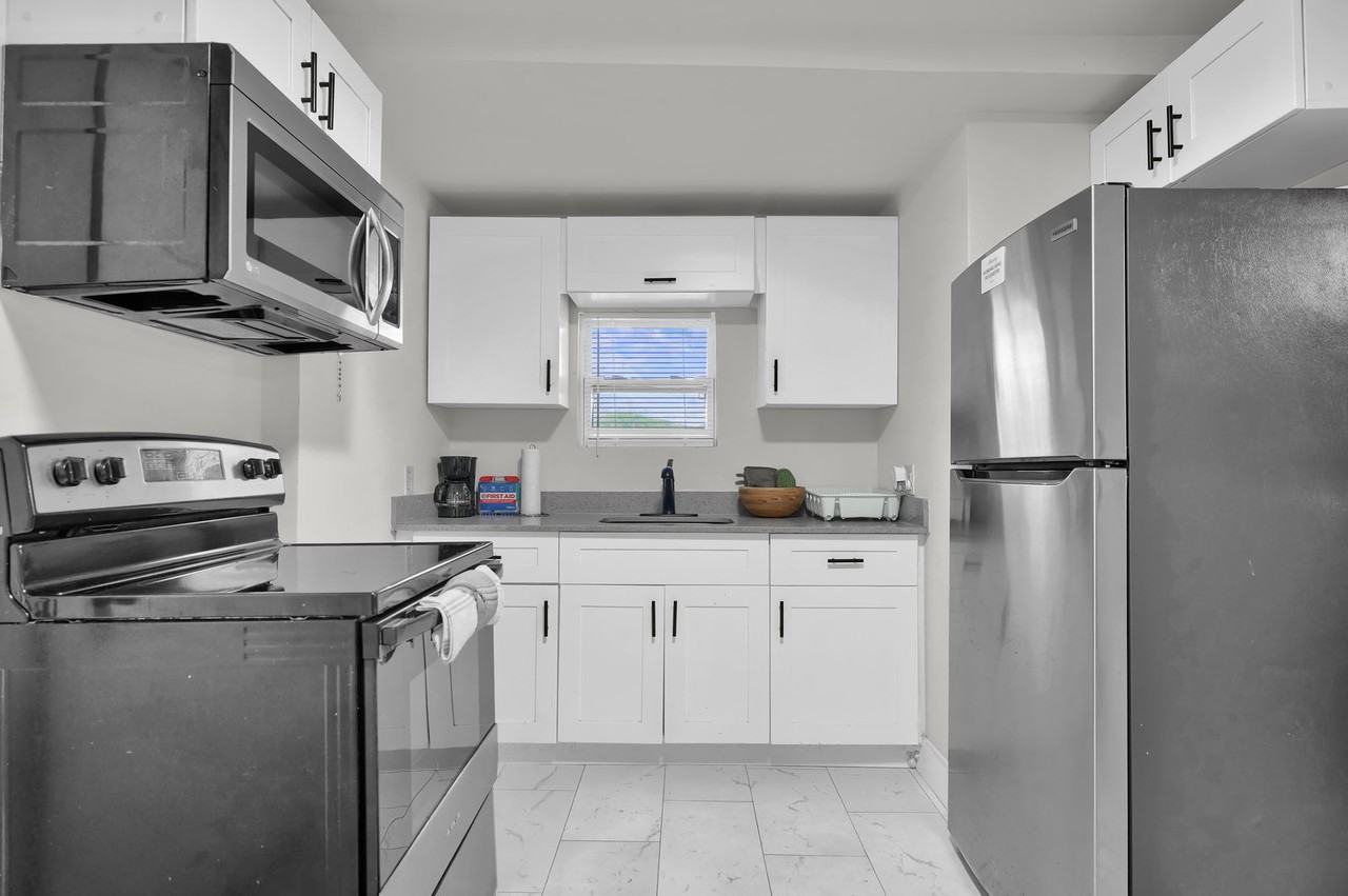 2211 Nw 82nd St - Photo 7 of 8