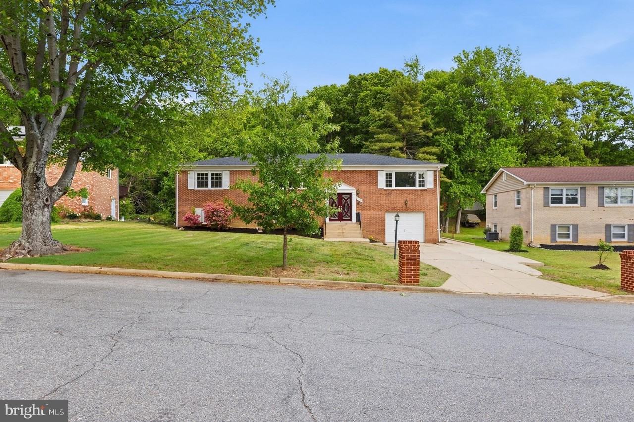 11410 Mary Catherine Dr - Photo 2 of 50