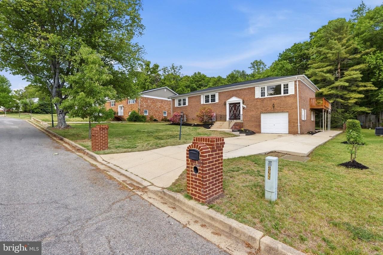 11410 Mary Catherine Dr - Photo 3 of 50