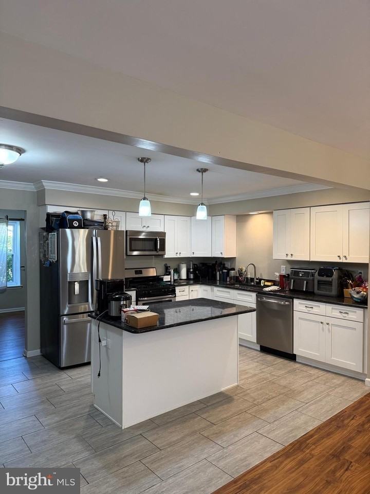 913 Hampton Way - Photo 5 of 18