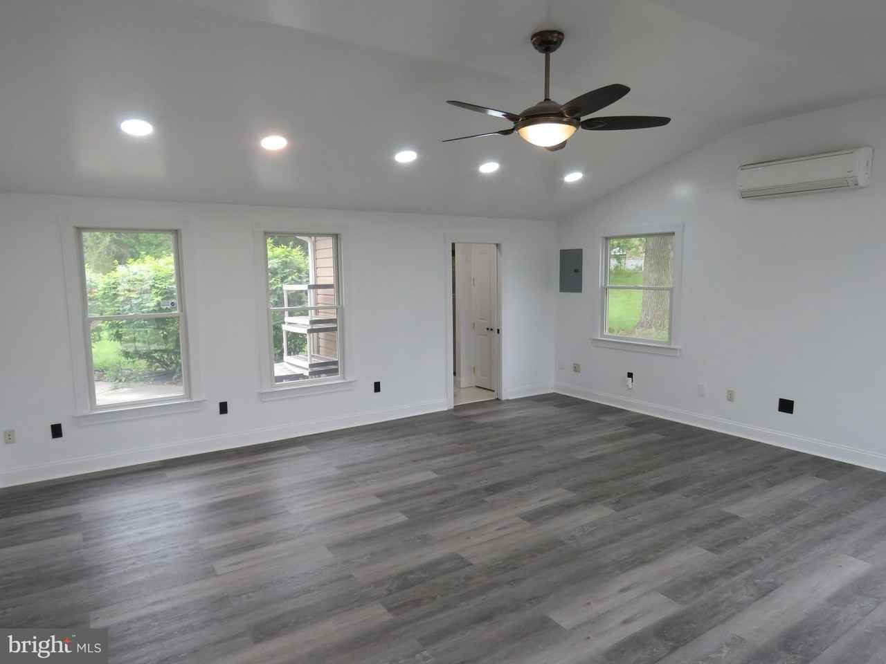 6261 Patrick Henry Ct - Photo 3 of 29
