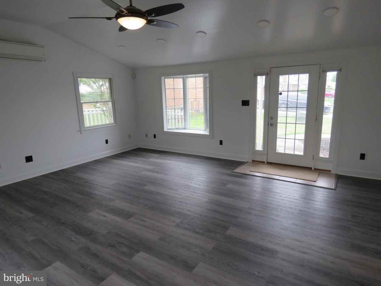 6261 Patrick Henry Ct - Photo 4 of 29