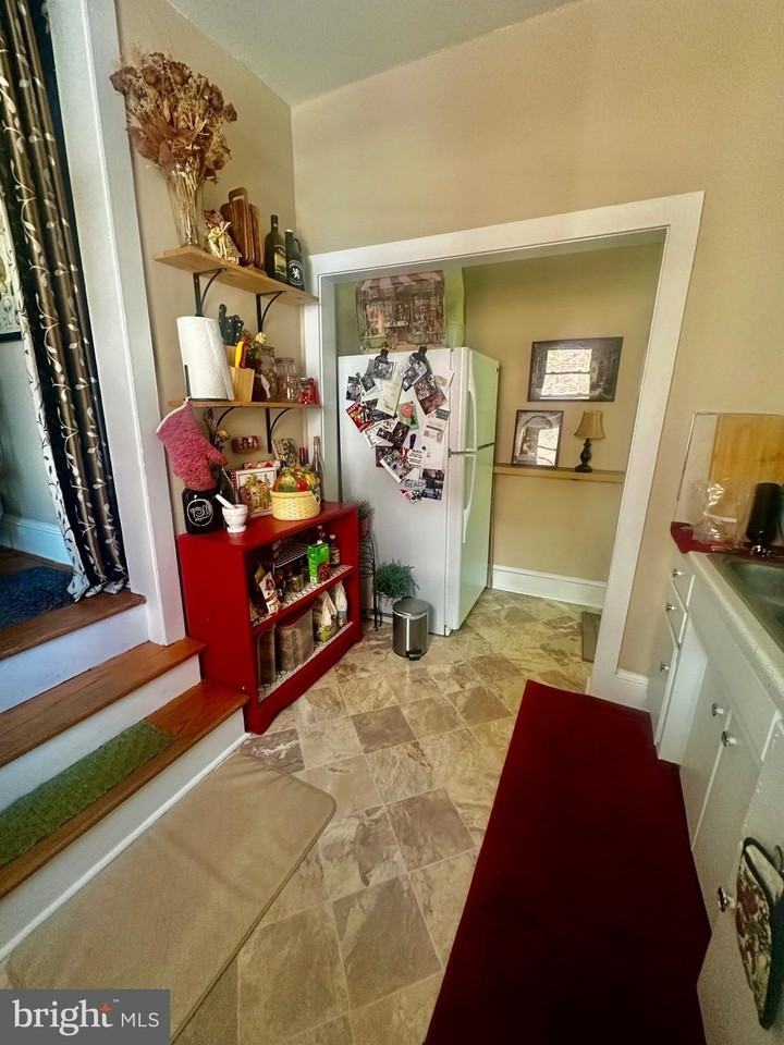 214 Gay St #2 - Photo 4 of 10