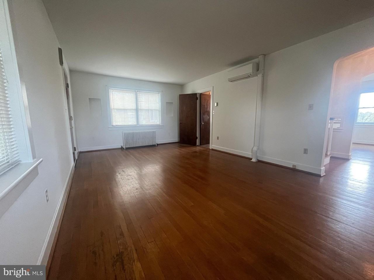 10924 Buchanan Trl E - Photo 3 of 32
