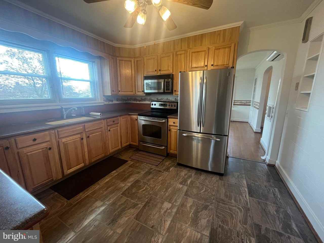 10924 Buchanan Trl E - Photo 7 of 32