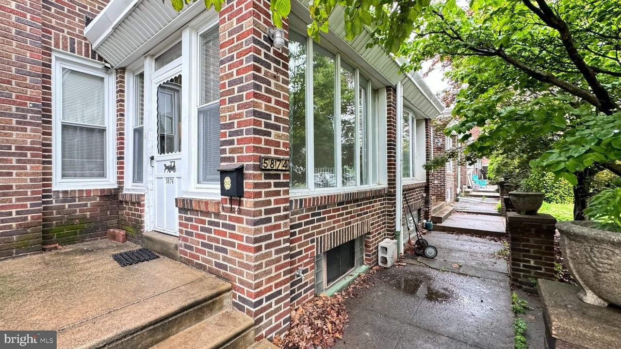 5874 Henry Ave - Photo 3 of 26