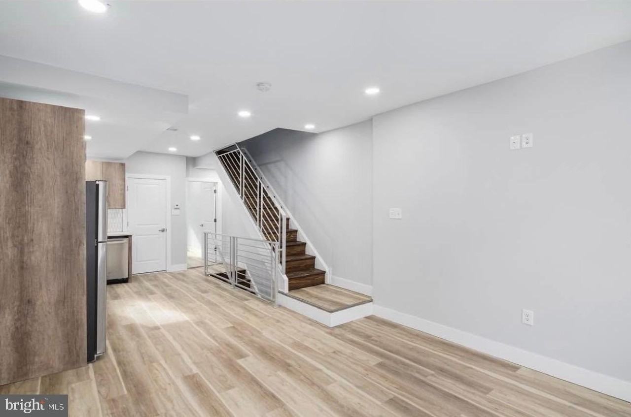 23 E Silver St - Photo 2 of 10