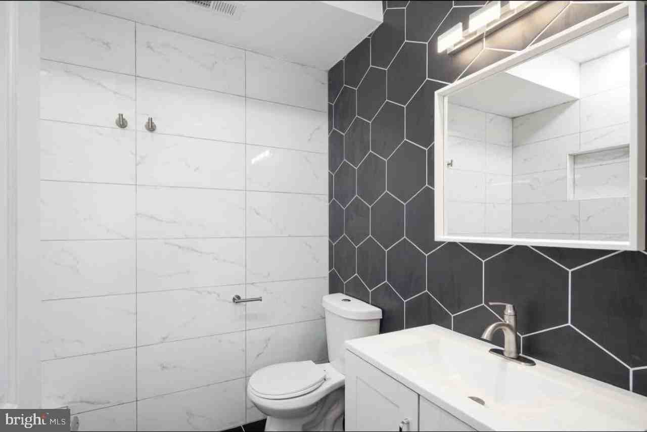 23 E Silver St - Photo 3 of 10