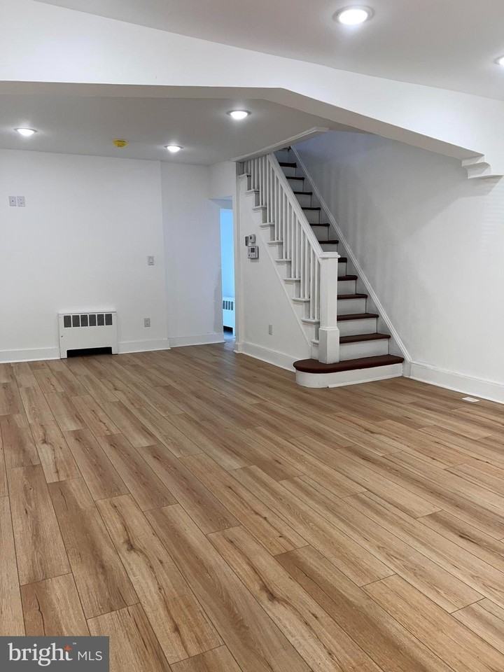 1918 N Mascher St - Photo 4 of 20