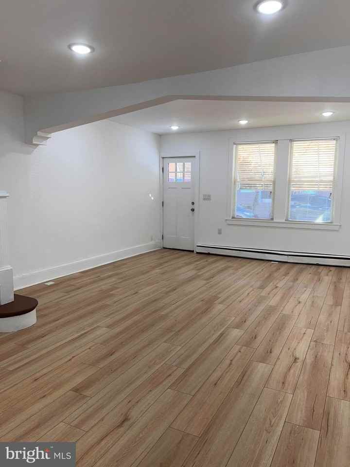 1918 N Mascher St - Photo 5 of 20