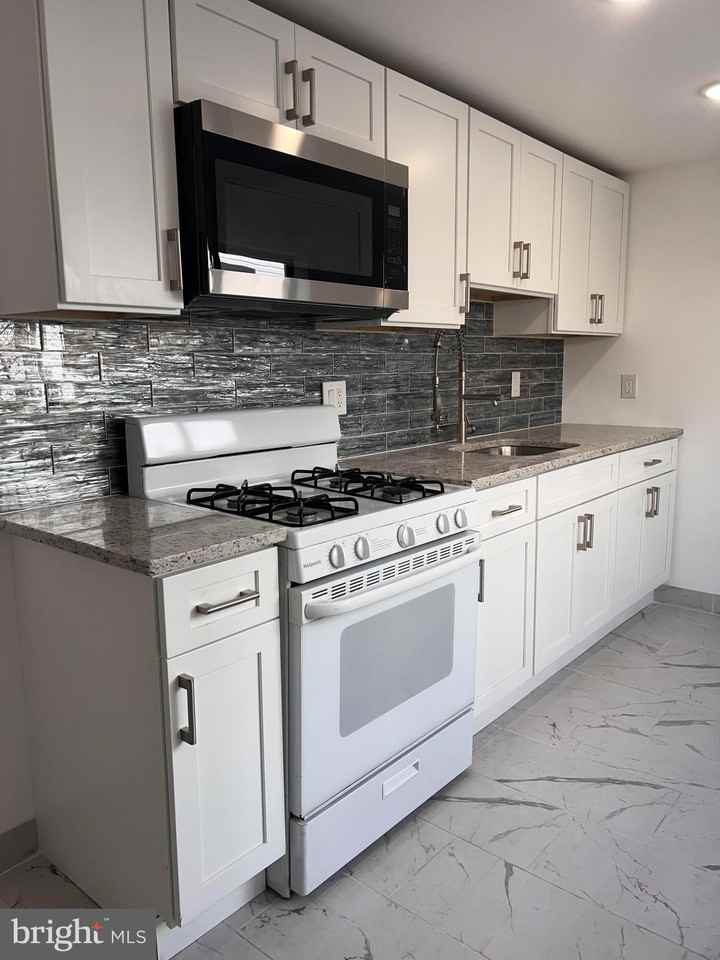 1918 N Mascher St - Photo 6 of 20