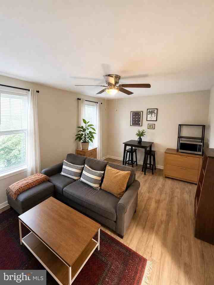 557 N 16th St #3F - Photo 3 of 11