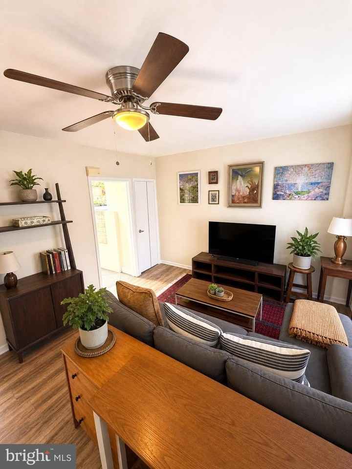 557 N 16th St #3F - Photo 5 of 11