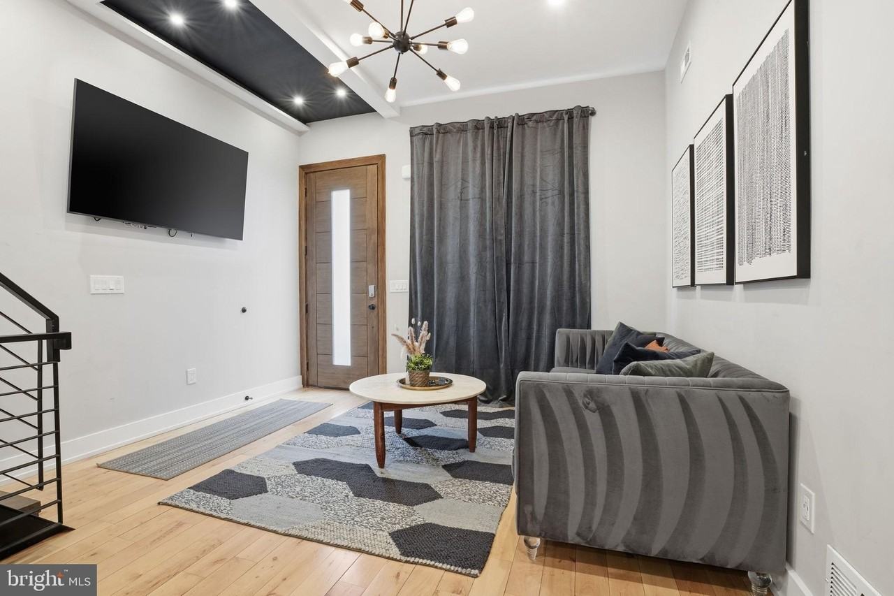 1514 S Bambrey St - Photo 4 of 29