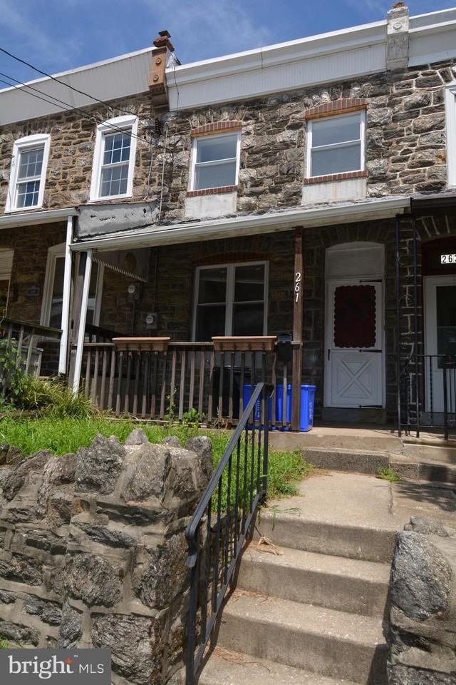 261 Lauriston St - Photo 2 of 26