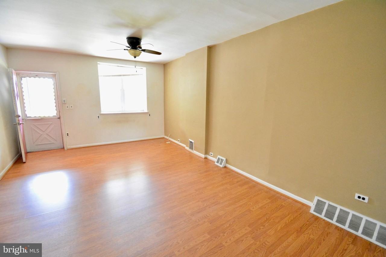 261 Lauriston St - Photo 4 of 26