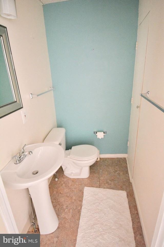 261 Lauriston St - Photo 6 of 26
