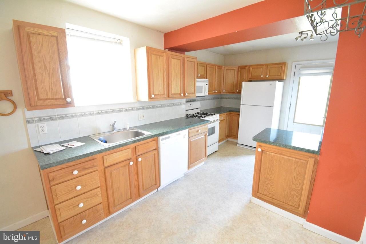 261 Lauriston St - Photo 7 of 26