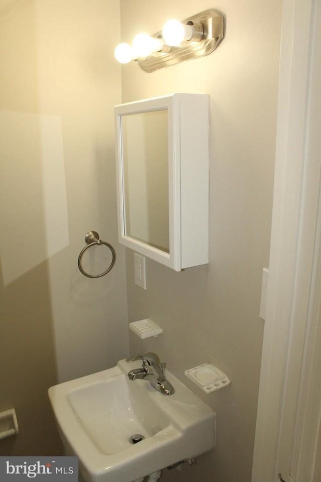 731 Denton Cir - Photo 4 of 29