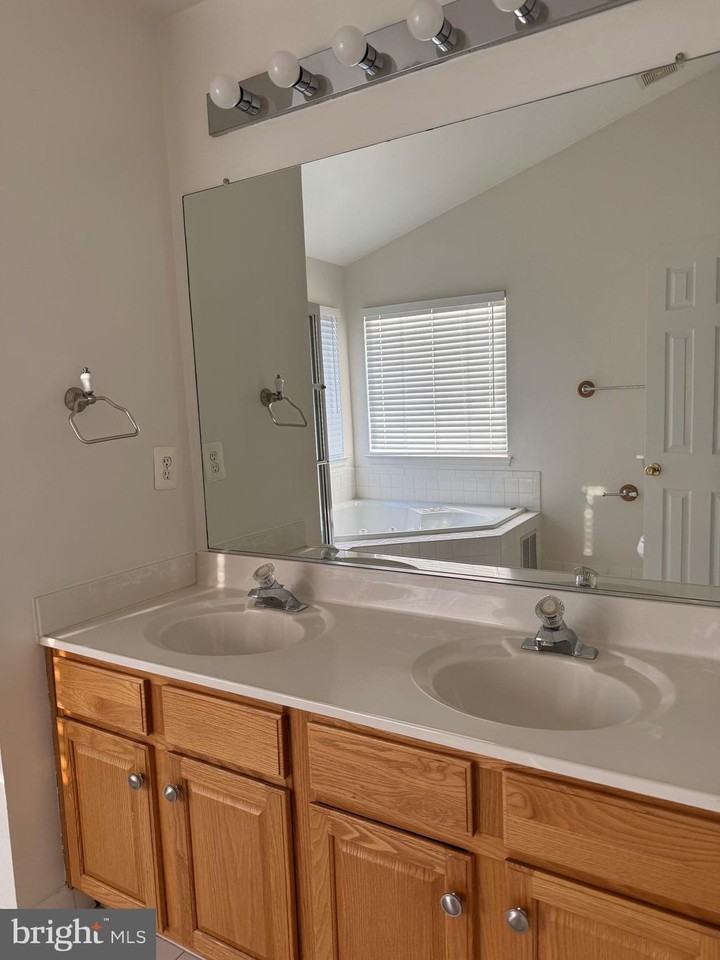 11102 N Windsor Ct - Photo 7 of 34