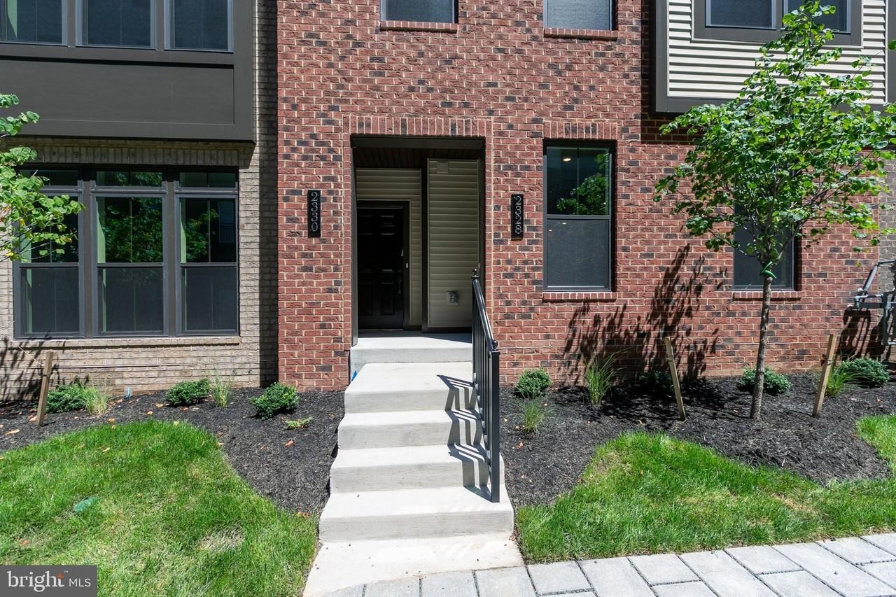 2328 Water Promenade Ave - Photo 2 of 48