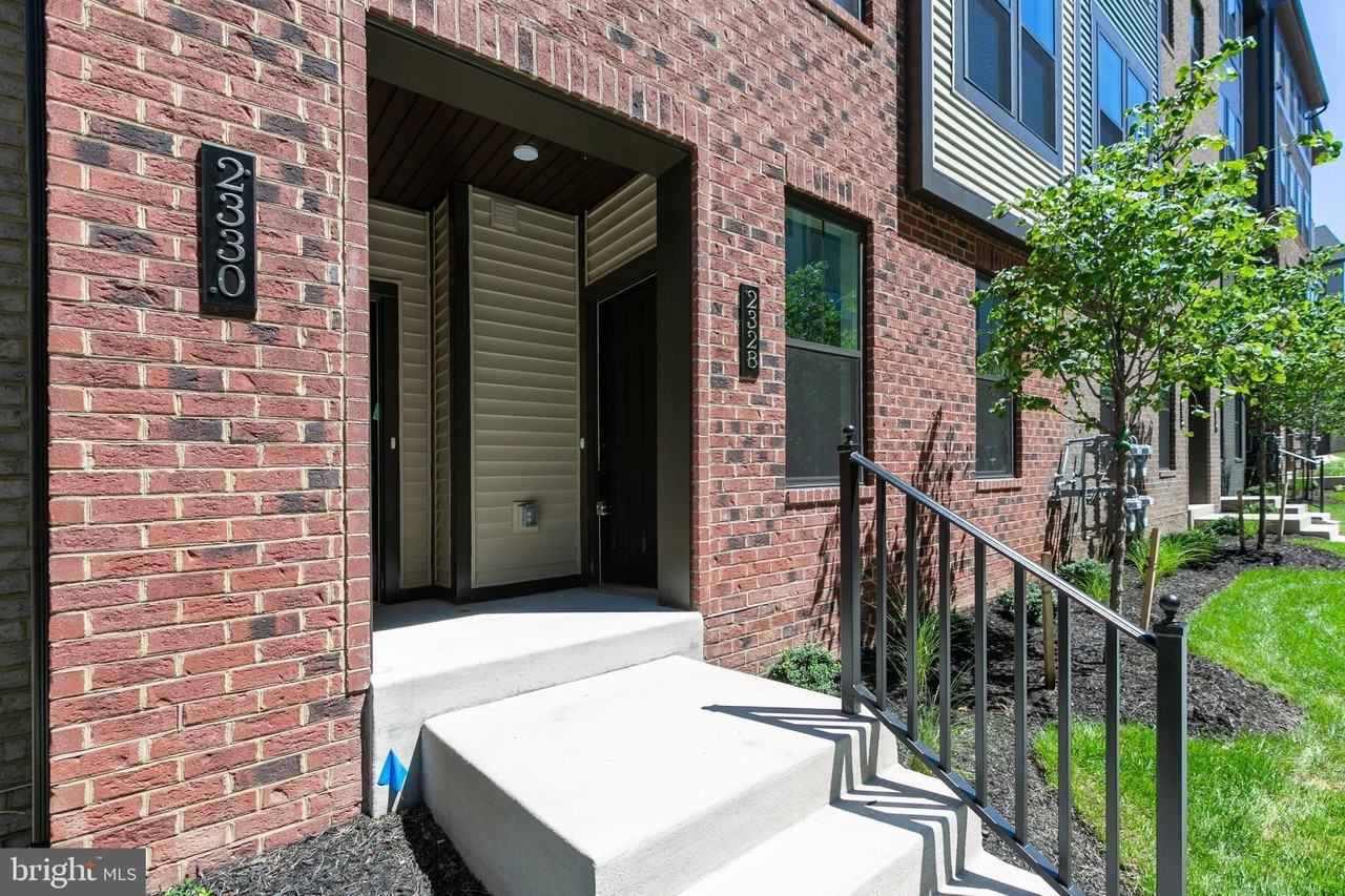 2328 Water Promenade Ave - Photo 4 of 48