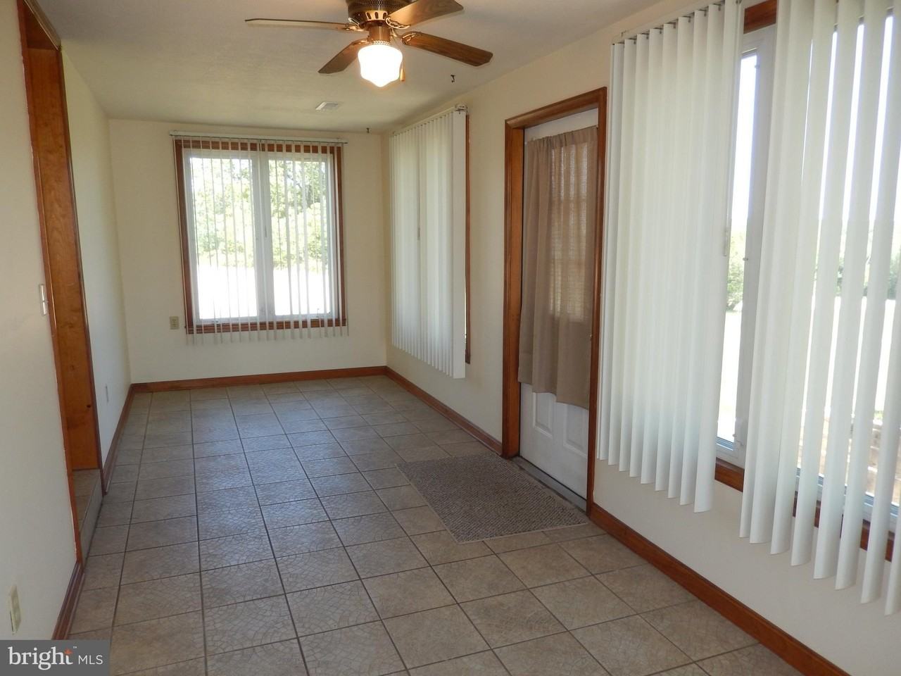 16226 Little Ferry Rd - Photo 5 of 28