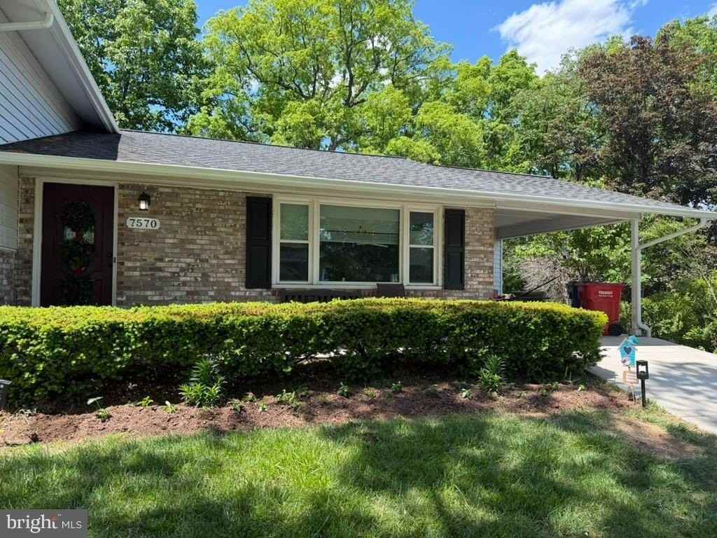 7570 Remington Rd - Photo 2 of 5