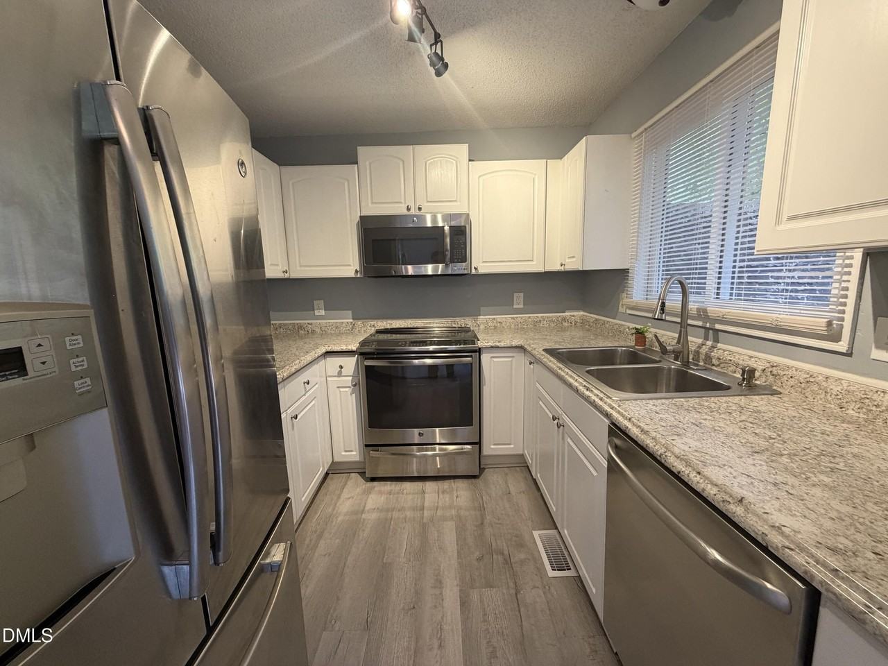 378 Kittery Pt - Photo 2 of 8