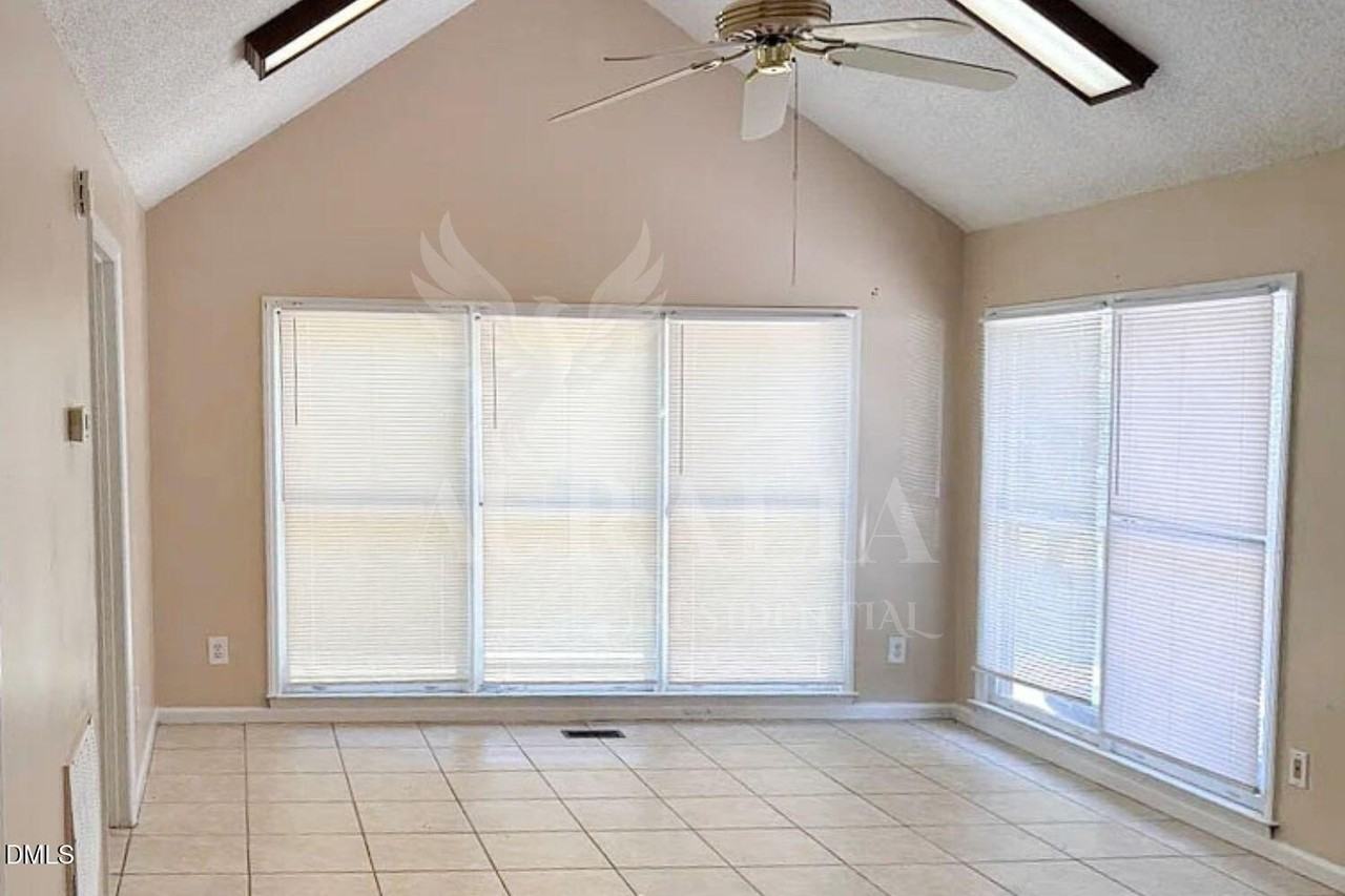 1408 Imperial Dr - Photo 2 of 4