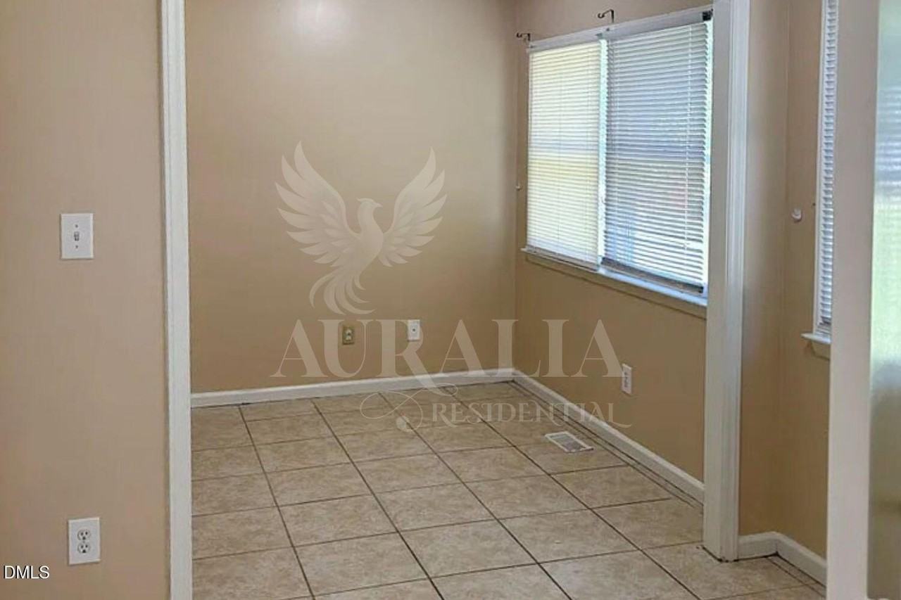 1408 Imperial Dr - Photo 3 of 4