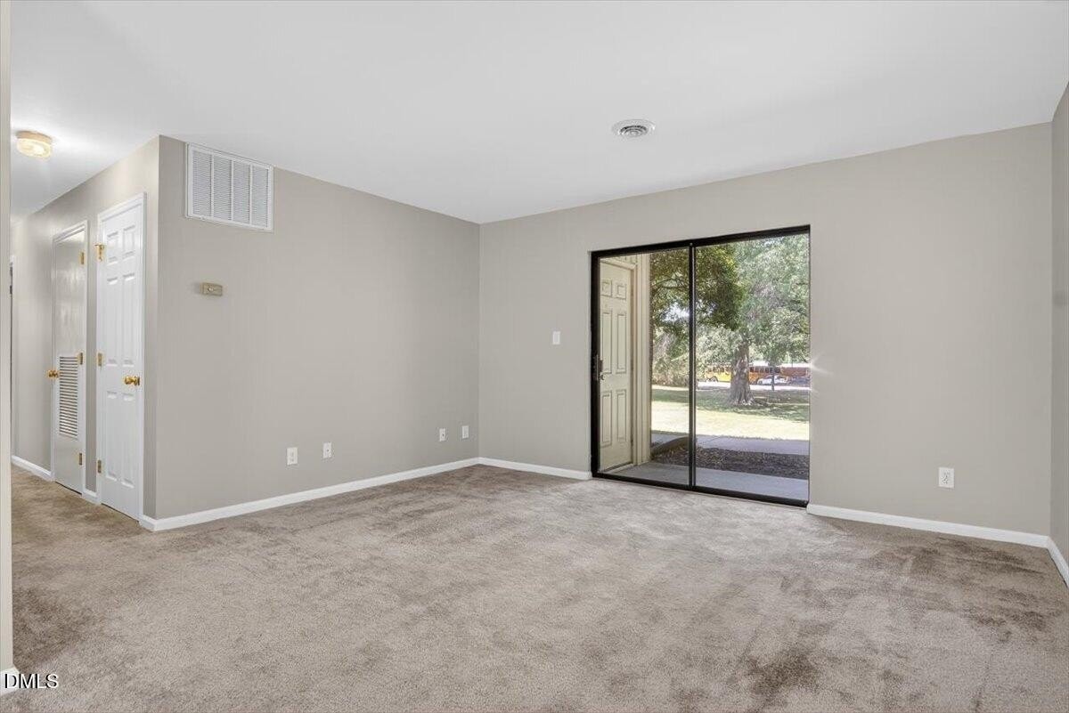 1630 Oxford Rd #B - Photo 5 of 30