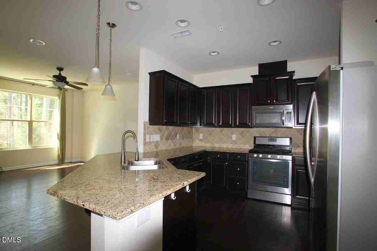 10019 Lynnberry Pl - Photo 3 of 15