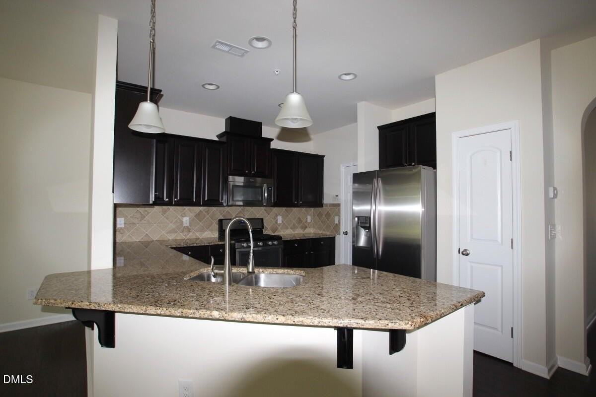 10019 Lynnberry Pl - Photo 4 of 15