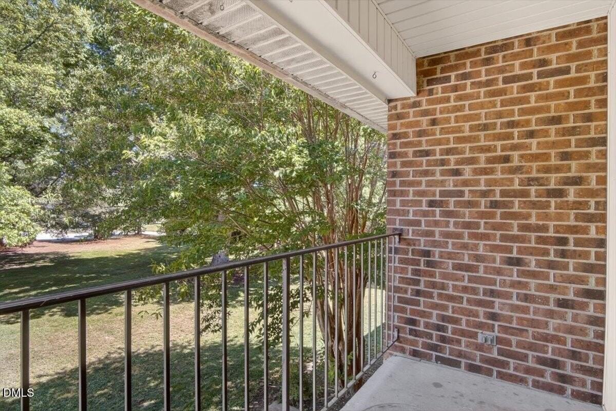 1630 Oxford Rd #F - Photo 4 of 33