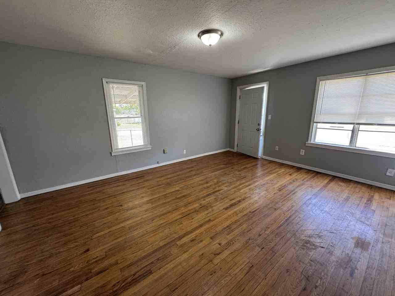 6913 Nw 36th St #1 - Photo 3 of 7