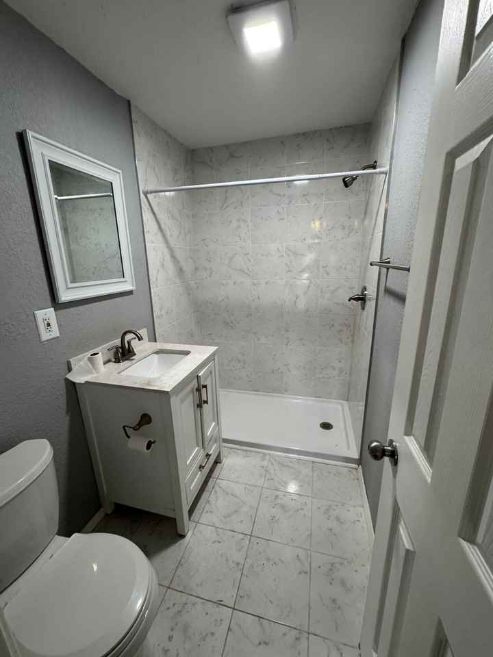 6913 Nw 36th St #1 - Photo 6 of 7
