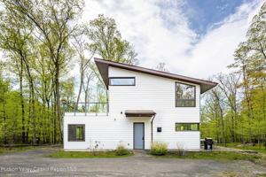 featured image of 2465 Glasco Tpke #3